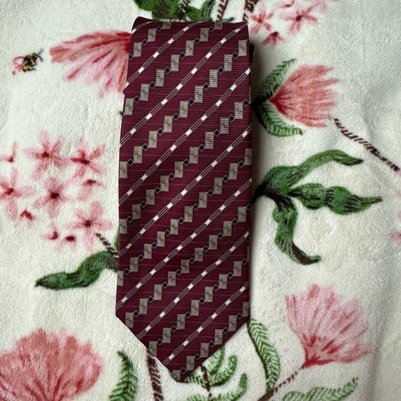 Classic Burgundy and Gray Patterned Tie - Picture 1 of 3